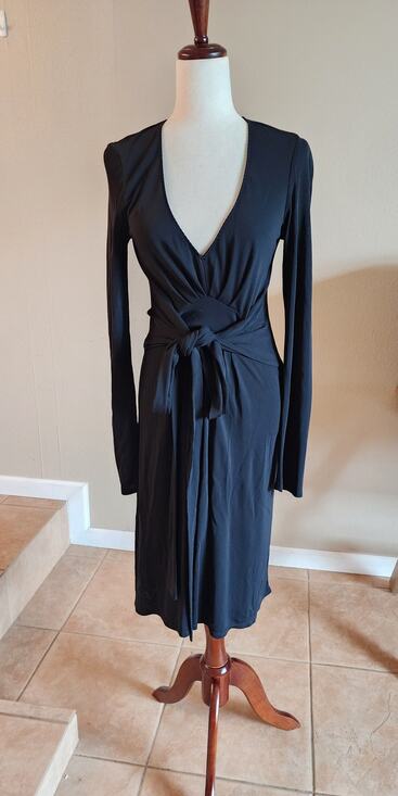Elie Tahari Dresses & Skirts - Elie Tahari Black Deep V-Neck Midi Dress Women's Front Tie Sexy